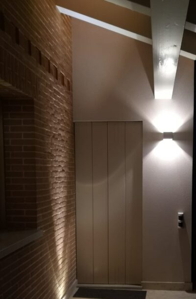 Lampada da parete per esterni Rock LED biemissione